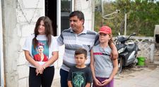 Visuri la cheie, 27 noiembrie. Povestea sfâșietoare a familiei Nae! Valentin își crește singur cei trei copii, după ce mama lor i-a părăsit pentru un alt bărbat