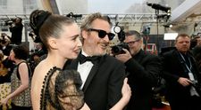 Joaquin Phoenix va deveni tată la 45 de ani. Logodnica lui, Rooney Mara, e însărcinată