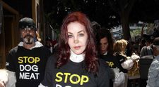 Priscilla Presley, apariție șocantă alături de Kim Basinger. S-a fotografiat cu un câine mort în brațe 