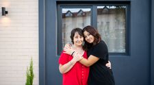 Visuri la cheie, 13 noiembrie. Antonia și Gica pășesc încrezătoare în noua locuință. Cum arată casa după renovare. Familia Răduță, la care echipa Visuri la cheie a fost în 2023, este alături de cele două: „Pentru câteva secunde, femeile astea și-au atins sufletul”