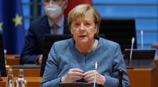 Angela Merkel, surprinsă în costum de baie! Fotografii de arhivă cu liderul german