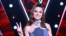 Theo Rose se consideră o norocoasă să împartă scaunul cu Smiley
