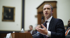 Mark Zuckerberg, pierderi de 29 de miliarde de dolari pe fondul plecărilor din rețeaua Facebook