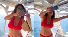 Salma Hayek, aniversare în bikini. De ziua ei, la 56 de ani, a purtat un costum de baie neîncăpător pentru formele ei