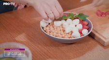 Boluri mexicane cu carne de curcan, salata Caprese cu naut si spuma de ciocolata 
