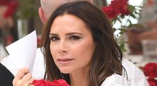 Victoria Beckham, imagini controversate. Cum și-a făcut reclamă la noua sa linie de tricouri