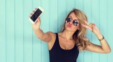 Cele 4 fotografii pe care trebuie sa le aiba orice femeie pe site-urile de socializare, daca vrea sa cucereasca un barbat