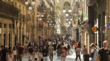 Un bărbat a fost împușcat mortal în centrul Barcelonei, chiar în fața unei secții de poliție. Primele informații