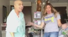 Este bolnava de cancer, dar a emotionat lumea dupa ce a publicat un filmulet. Este o lectie de viata pentru noi toti
