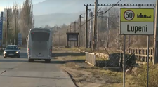 Mama uneia dintre cele două adolescente care s-au sinucis la Lupeni face declarații neașteptate. Ce a observat schimbat la fiica ei în ultima săptămână
