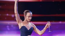 Românii au talent, 23 ianuarie 2026. Bekah Burke, deținătoarea unui record mondial Guinness la rotiri în aer atârnată de gât pe un inel, în 30 de secunde, a sfifat legile fizicii. Și-a menținut perfect echilibrul, pe poante, pe sticle de șampanie: „Așa ceva nu m-am gândit că o să fie posibil”