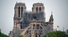 Semnficaţia incendiului de la Notre-Dame: un episcop vede un mesaj pentru Franţa, unii internauţi îl zăresc pe Iisus