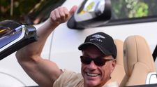 Nu au avut nici cea mai vagă idee că sunt fotografiați. Cum au fost surprinși Jean-Claude Van Damme și soția sa