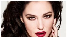 „Te rog, revino la culoarea naturală a părului tău”. Schimbarea de look a lui Monica Bellucci nu i-a bucurat deloc pe admiratorii ei