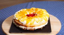Tort cu faina de migdale, cognac si fructe