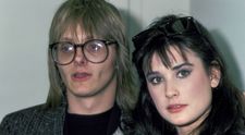 Demi Moore a mărturisit că și-a înșelat primul soț chiar în noaptea dinaintea nunții: „Am plecat pe furiș de la petrecerea burlăcițelor”