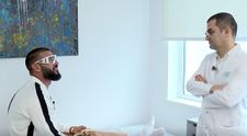 Dorian Popa ne-a primit în salonul medicului său! Vloggerul urmează să se opereze la picior