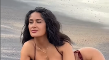 Nici în cele mai frumoase vise nu-și imagina așa ceva: Salma Hayek,  în bikini la 58 de ani în Sports Illustrated: „Dacă mi-ar fi spus cineva asta, l-aș fi trimis la nebuni”
