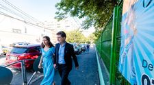 Imagini din casa în care Nicușor Dan locuiește cu chirie. Primarul Capitalei a dezvăluit cât plătește lunar pentru „o cameră și două dormitoare la mansardă”