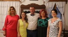 VIDEO Ferma lui Vasile s-a umplut de fete: patru ale lui, două ale fratelui