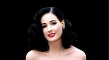 Ghiceste ai cui sunt sanii super sexy din imagine! UPDATE: Raspuncul corect este Dita Von Teese!