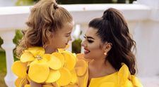 A cucerit internetul cu pozele mamă-fiică. Cine este influencerița care nu se uită la bani și face ședințe foto ca pentru reviste