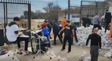 Acesta este spiritul ucrainean! Cum își apără orașul tinerii din Odesa