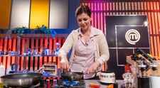 Masterchef, 16 septembrie. Actrița Vivi Ball a gătit pentru chefi ”papucei de vinete”. Reacția lui Florin Dumitrescu: ”Acum plângeți pe bune sau e joc actoricesc?”