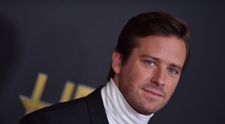 Armie Hammer a pierdut un rol din cauza unor mesaje obscene pe social media