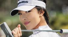 Cum arată în costum de baie cea mai sexy jucătoare de golf. Admiratorii nu-și iau ochii de la ea când apare pe teren