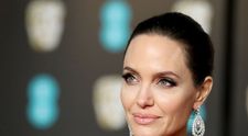 Angelina Jolie, în rolul unei femei curajoase. Primul trailer al filmului ”Those Who Wish Me Dead”