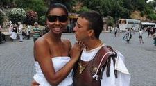 Laurette, poze sexy la Colosseum, alaturi de gladiatori! GALERIE FOTO
