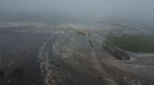 FOTO Momentul în care un tsunami de 4,5 metri lovește țărmul peninsulei ruse Kamchatka. Alertă maximă pe coasta Oceanului Pacific după cutremurul de 8,8 grade