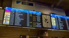 Haos și probleme în lanț pe zborurile unei companii low-cost din România: după ce un pasager a bătut echipajul, acum s-au vândut mai multe bilete decât locuri! A urmat un coșmar