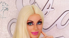 O nouă “Barbie” ia cu asalt rețelele de socializare. Cum arată femeia obsedată de celebra păpușă