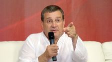 Locuinţa lui Mircea Dinescu a ars din temelii! Persoane necunoscute au incendiat casa. Reacția poetului: 