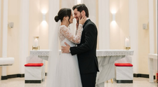 O călugăriță catolică a cunoscut un preot frumos la o mănăstire. Amândoi au renunțat la celibat, iar povestea lor de dragoste a devenit virală