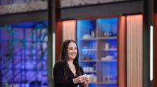 MasterChef 2025, 15 septembrie. De pe platformele pentru adulți, direct în platoul MasterChef. Narcisa Slimac a stricat rețeta în timp ce a satisfăcut curiozitățile chefilor despre job-ul ei: „S-a blocat al nostru”