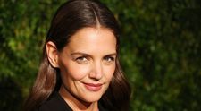 Katie Holmes, gesturi tandre cu iubitul tinerel pe străzile din New York
