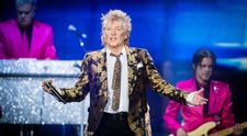 VIDEO La 75 de ani, Rod Stewart a lovit un om de pază în fața unui hotel din Florida