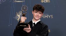 S-a învoit de la școală ca să-și ridice trofeul! Owen Cooper, puștiul de numai 15 ani din Adolescence, a intrat în istorie ca cel mai tânăr bărbat premiat cu un Emmy