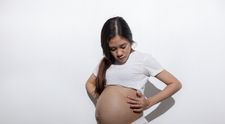 O fată de 14 ani a rămas însărcinată după ce a acceptat un joc pe TikTok. Provocarea constă în a întreține relații sexuale fără protecție, iar cine rămâne însărcinată, pierde jocul
