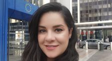 Oana Tache, jurnalistul român care va modera dezbaterea despre revenirea economică post COVID-19 din Parlamentul European