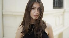 Elena Chiriac, vacanță pe Coasta de Azur. Fosta concurentă de la Survivor a pozat senzual în costum de baie