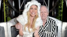 Văduva lui Hugh Hefner, dezvăluiri despre orgiile la care participa în vila Playboy: ”Era jenant”