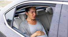 Ce a pățit o femeie din Marea Britanie după ce a născut într-un taxi: 