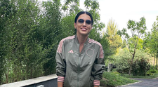 Adelina Pestrițu, sexy în cămașa soțului. Cum s-a fotografiat vedeta în intimitate
