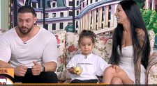 Roxana Vancea, La Măruță, alături de fiul Zian și de soț