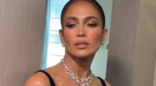 Diamante, catifea și eleganță  pură. Jennifer Lopez, comparată cu Audrey Hepburn la nunta lui Taylor Swift: a transformat evenimentul anului într-un podium de modă