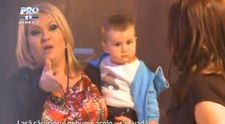 Viorica de la Clejani s-a trezit cu un copil abandonat in brate. Vezi VIDEO
